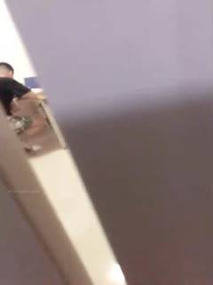 【百度云泄密流出】变态欲十足的丈夫央求老婆在儿子旁边大胆露点自在一旁拍摄场面非常刺激