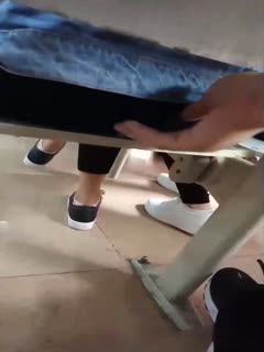 课堂上偷摸学姐屁屁，真刺激