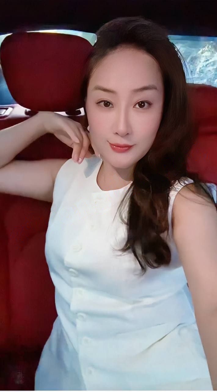 ✅抖音 丽莎502 超有气质御姐 露脸露点 一对一 端正外表反差