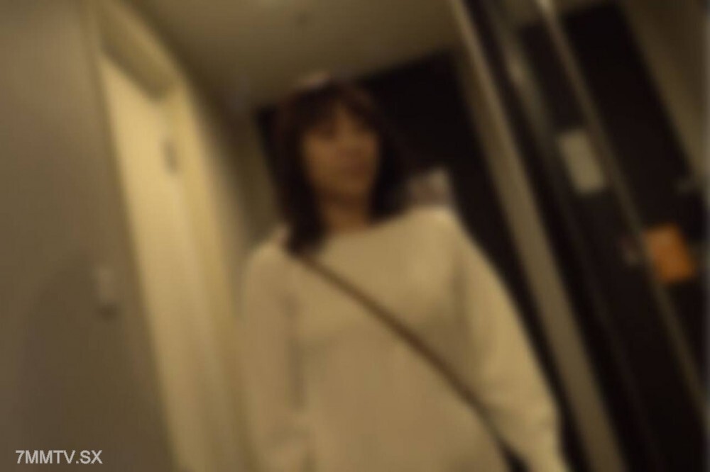 FC2-PPV-4702428 [商业拍摄] 正面是我的i-ya店员，背面是一个性感的人。