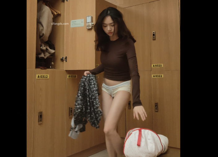 【温泉篇】几位顶美颜值身材的少妇，裸体太诱人了