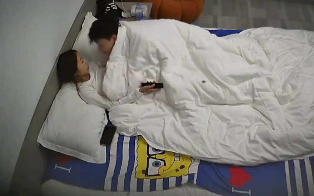 上帝视角 12-5 一对饥渴小情侣 进来衣服裤子都没脱先来一发 才开始换床单 换完没一会第二炮就开始了