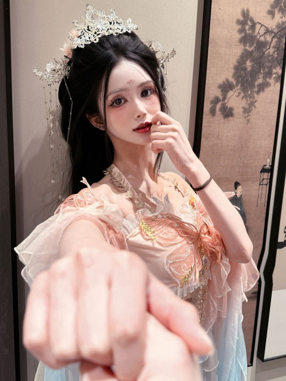 安徽05后高颜值绿帽女友【涡轮增压草莓】1月最新福利