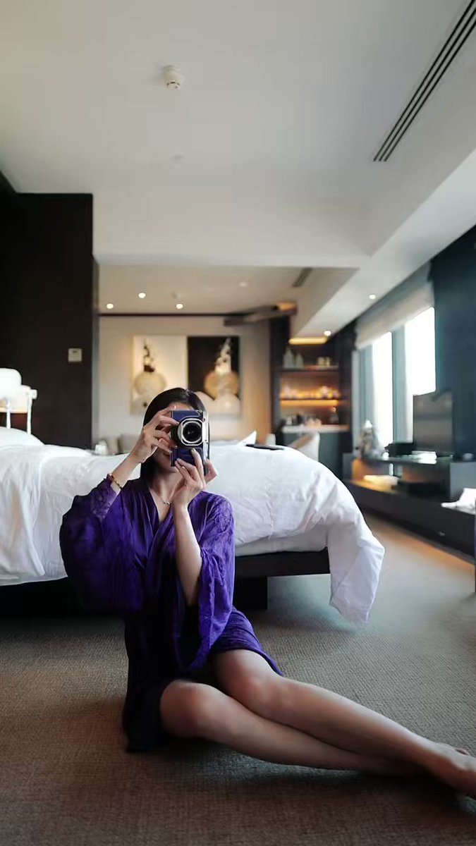 酒店Happy一下闲下来拍个视频玩玩，等下要好忙了长视频发OF了