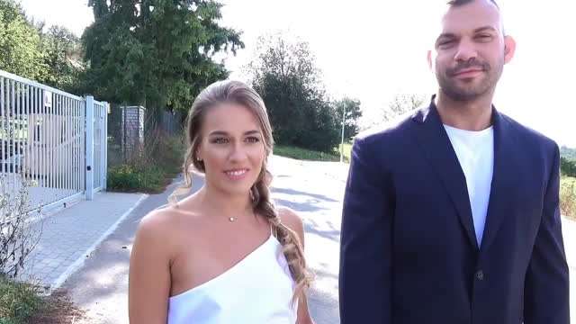 大街上搭讪夫妻做激怒游戏 把老公激怒就有奖金，老婆都被操高潮了居然发现是个绿帽奴