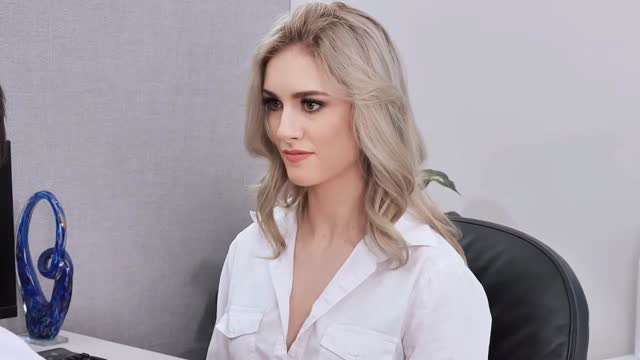 办公室OL超美女白领随时候命等待老板的鸡吧临幸