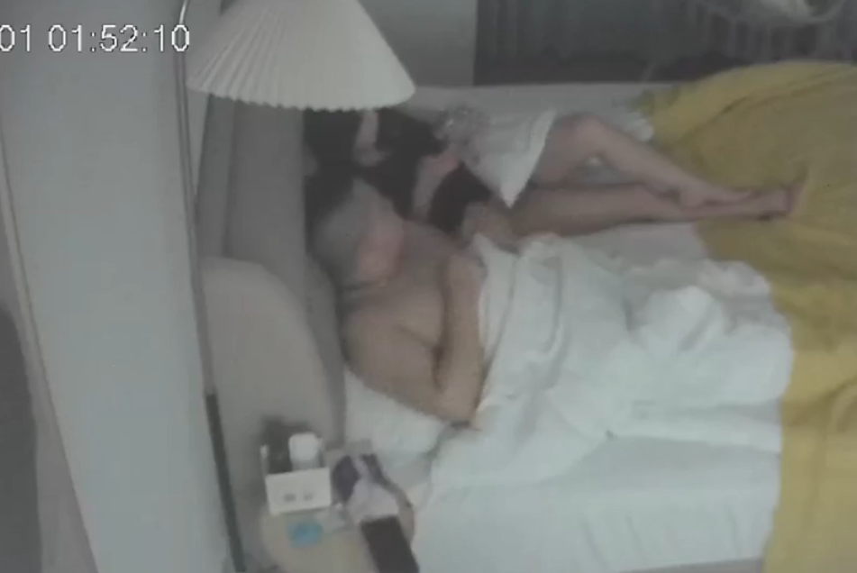 乐橙 2-1 桃心大哥来资助失足少妇了 大哥资金实力还行 但身体实力差点意思 一多半时间都在摸摸搞搞不入正题