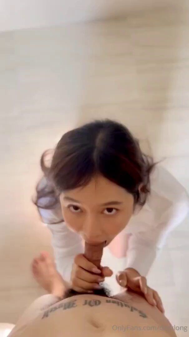 淫荡的用舌头舔吸大肉棒 被射一脸专注于露脸口交颜射视频?